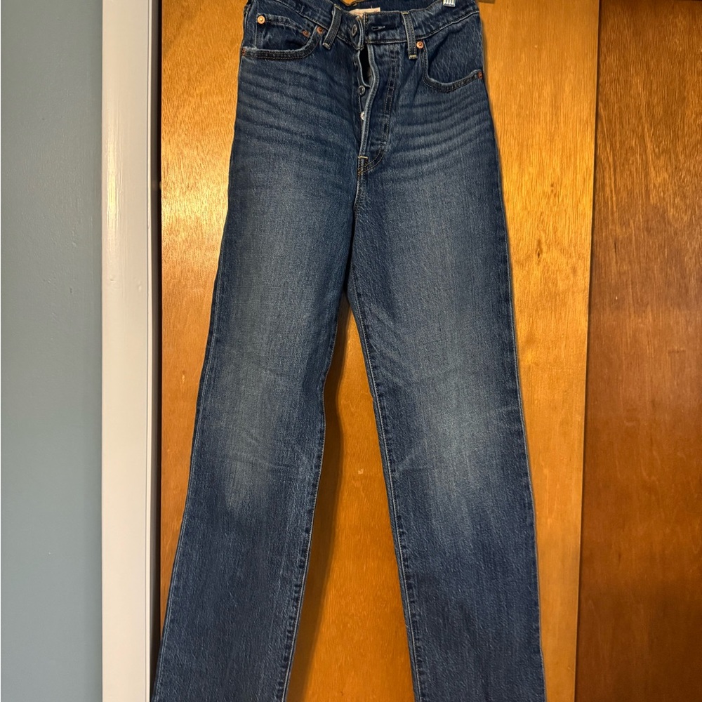 Women’s Levi’s rib cage jeans 25